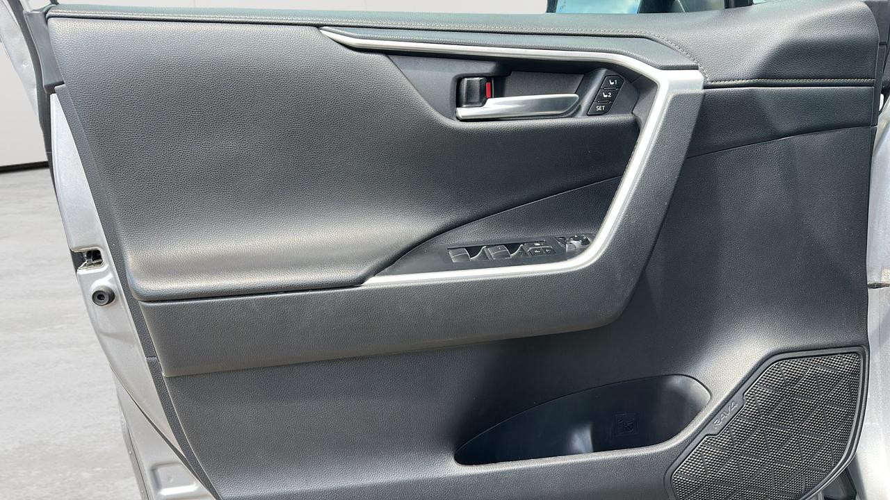 2020 Toyota RAV4 LIMITED AWD Photo