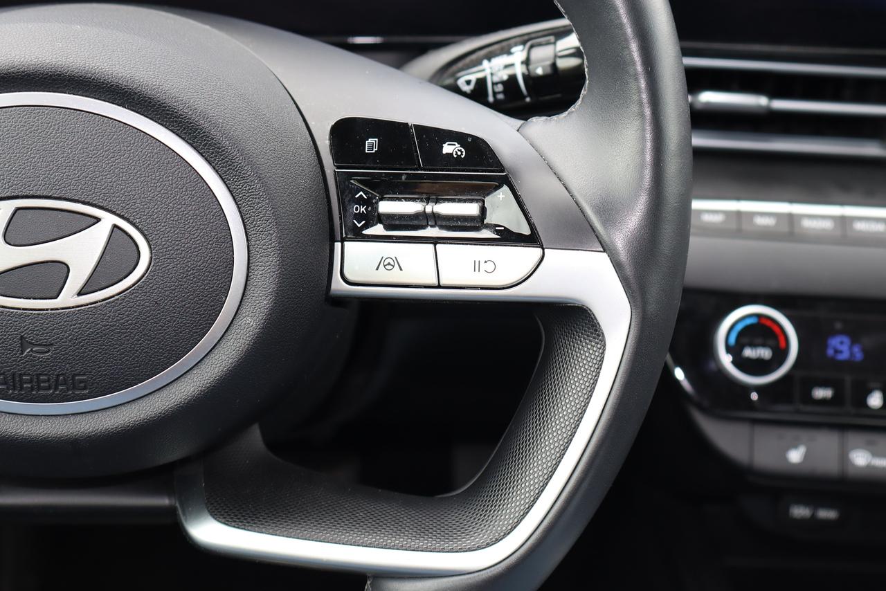 2025 Hyundai Elantra Preferred IVT w/Tech Pkg with sunroof Photo