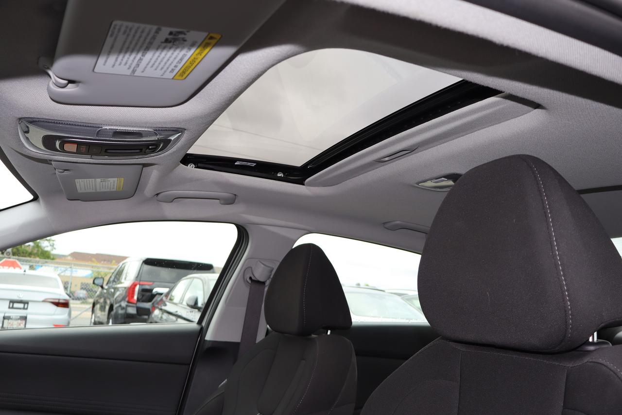 2025 Hyundai Elantra Preferred IVT w/Tech Pkg with sunroof Photo