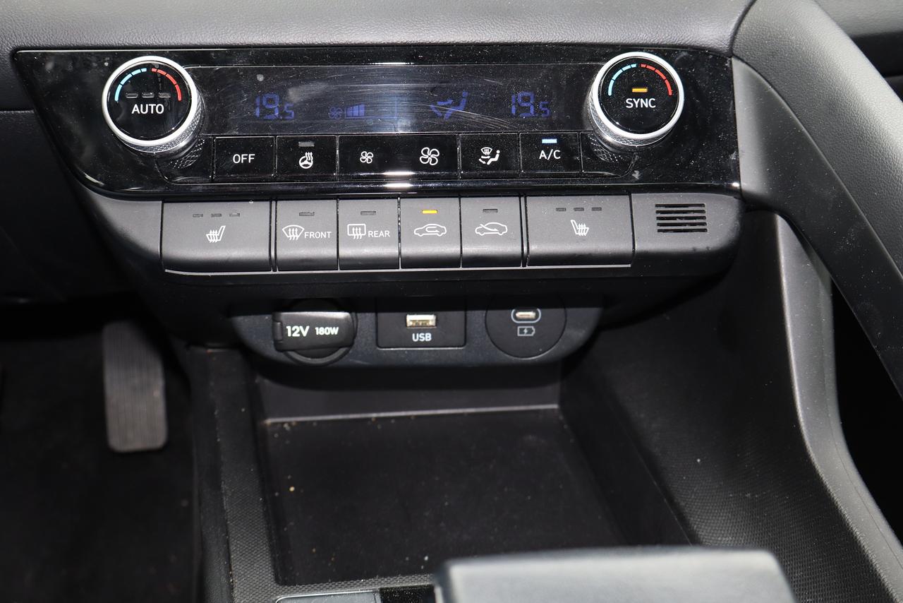 2025 Hyundai Elantra Preferred IVT w/Tech Pkg with sunroof Photo