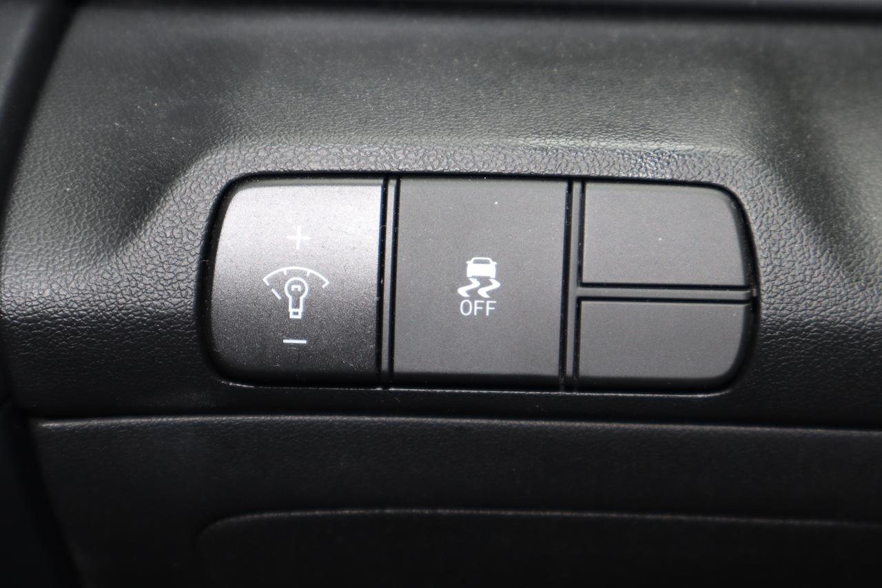 2025 Hyundai Elantra Preferred IVT w/Tech Pkg with sunroof Photo
