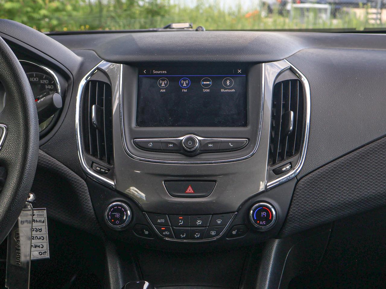 2019 Chevrolet Cruze LT Photo