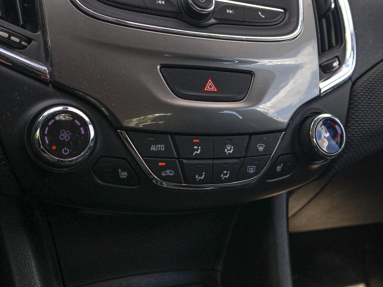 2019 Chevrolet Cruze LT Photo