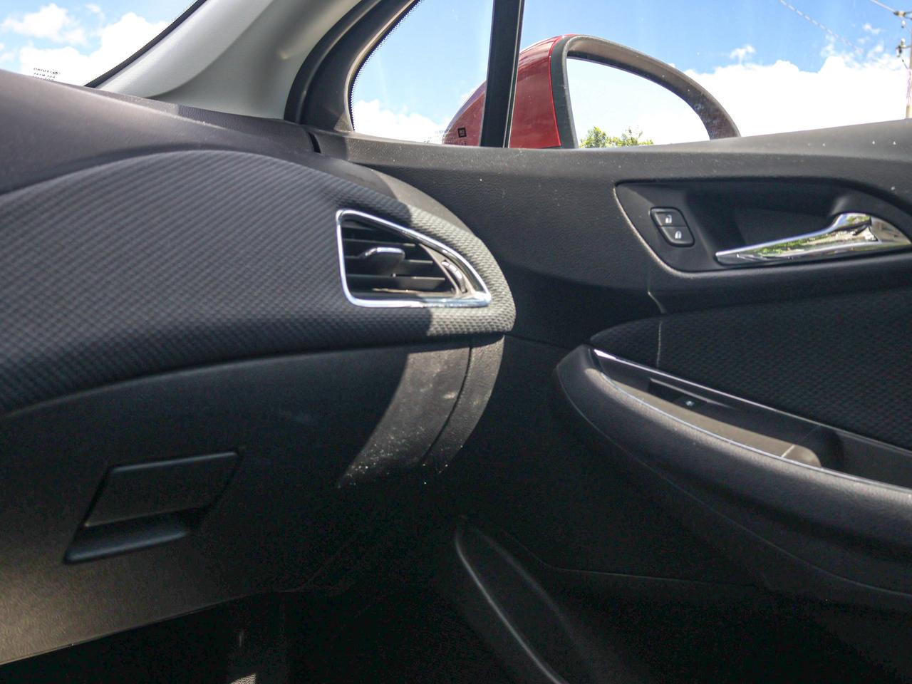 2019 Chevrolet Cruze LT Photo