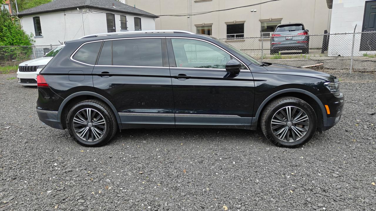 2018 Volkswagen Tiguan RARE 7 Passenger Highline Photo2