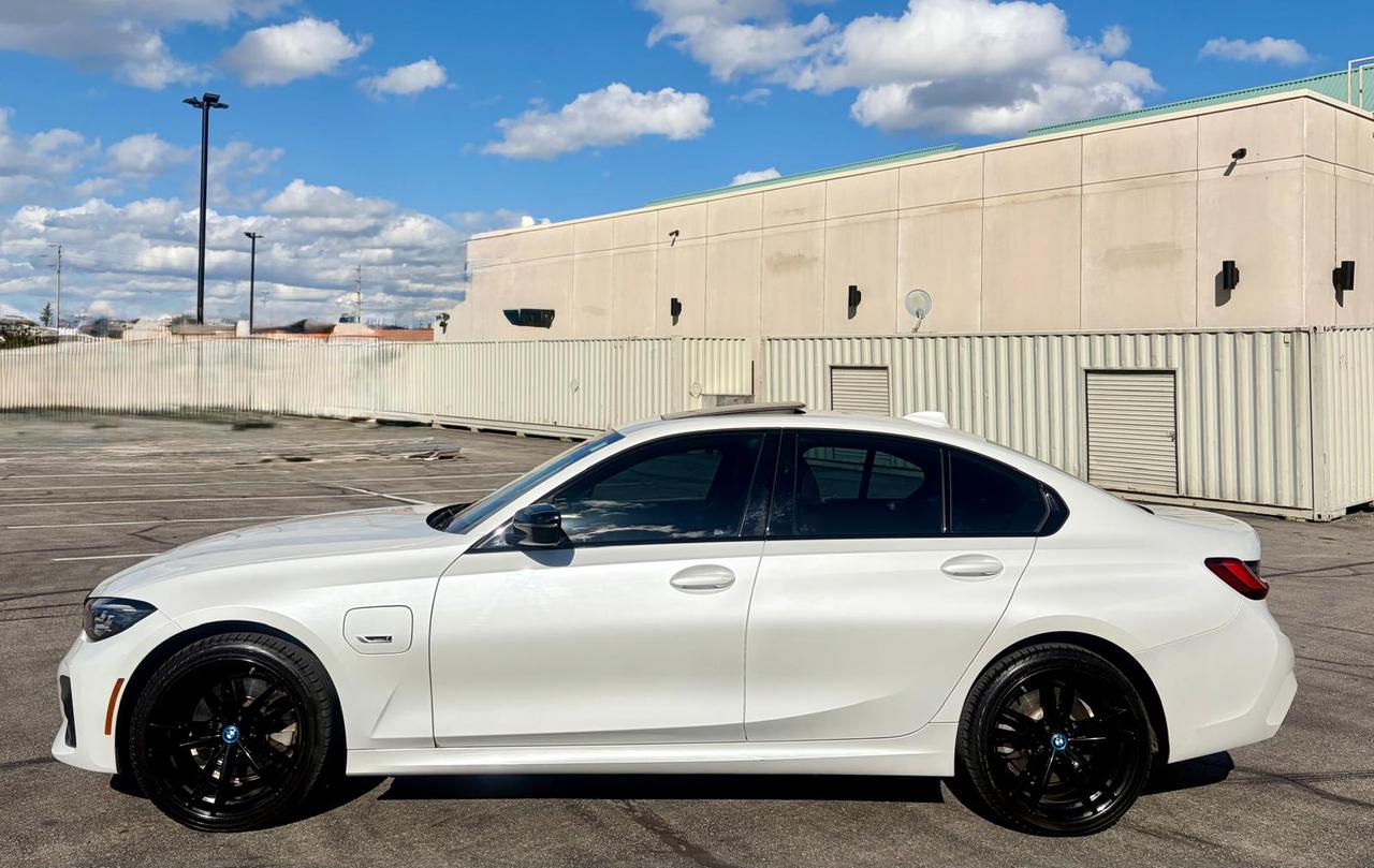 2022 BMW 3 Series 330e xDrive Plug-In Hybrid Photo
