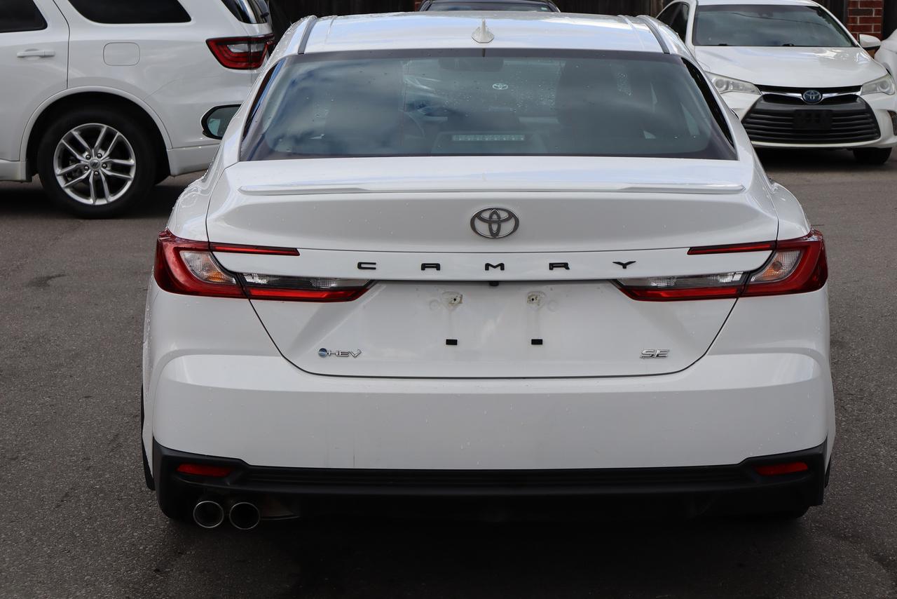 2025 Toyota Camry SE Hybrid Photo