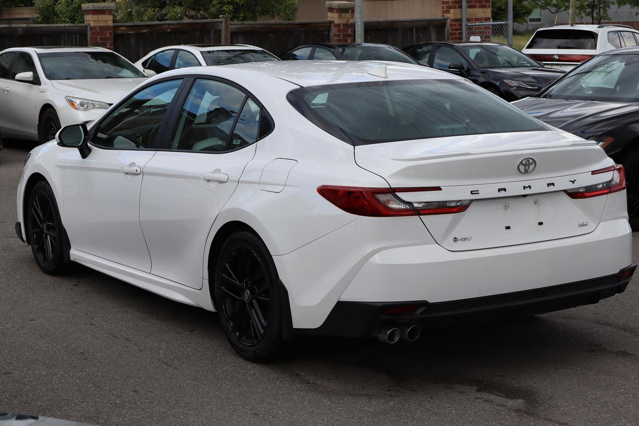 2025 Toyota Camry SE Hybrid Photo