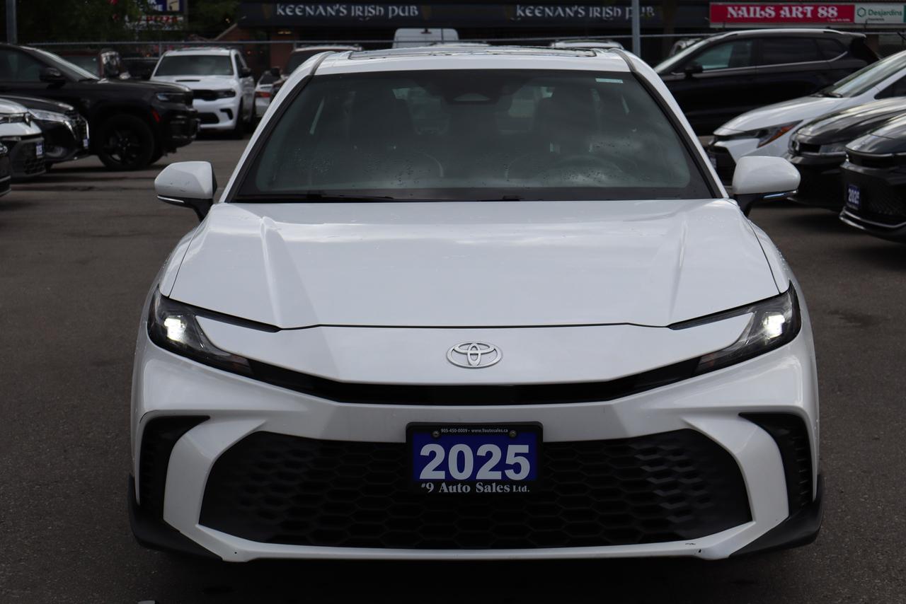 2025 Toyota Camry SE Hybrid Photo
