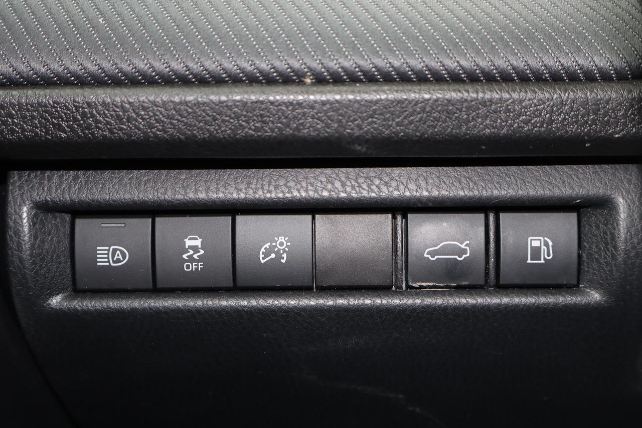 2025 Toyota Camry SE Hybrid Photo