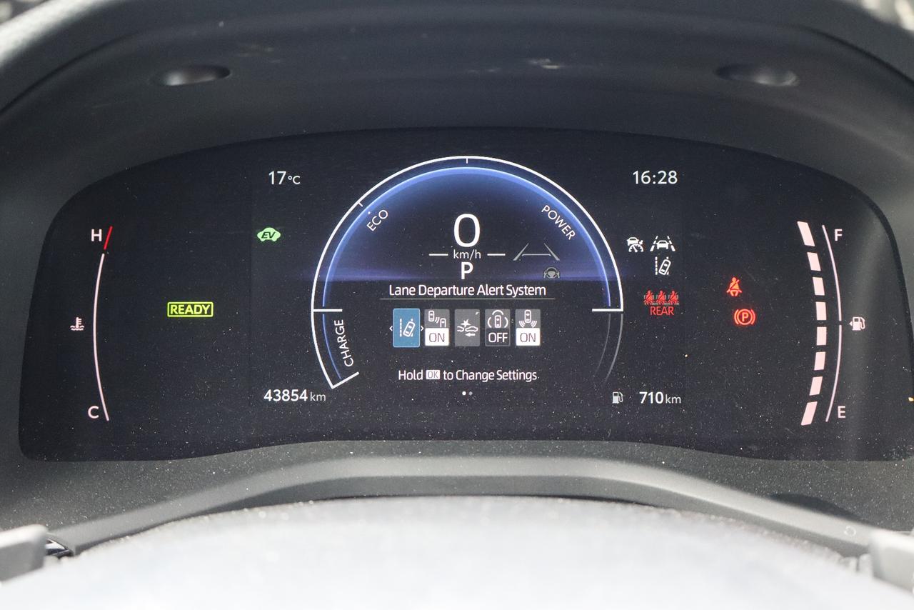 2025 Toyota Camry SE Hybrid Photo