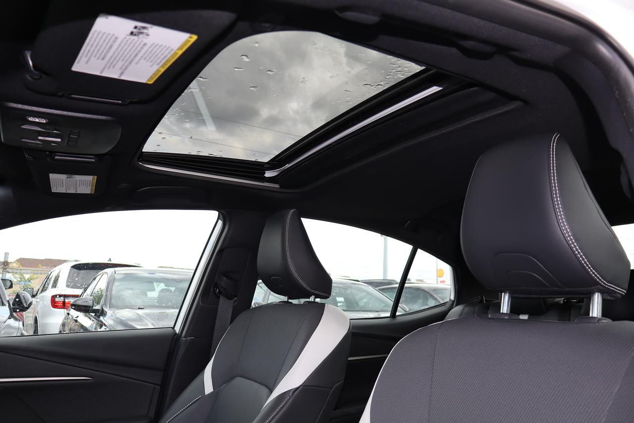 2025 Toyota Camry SE Hybrid Photo