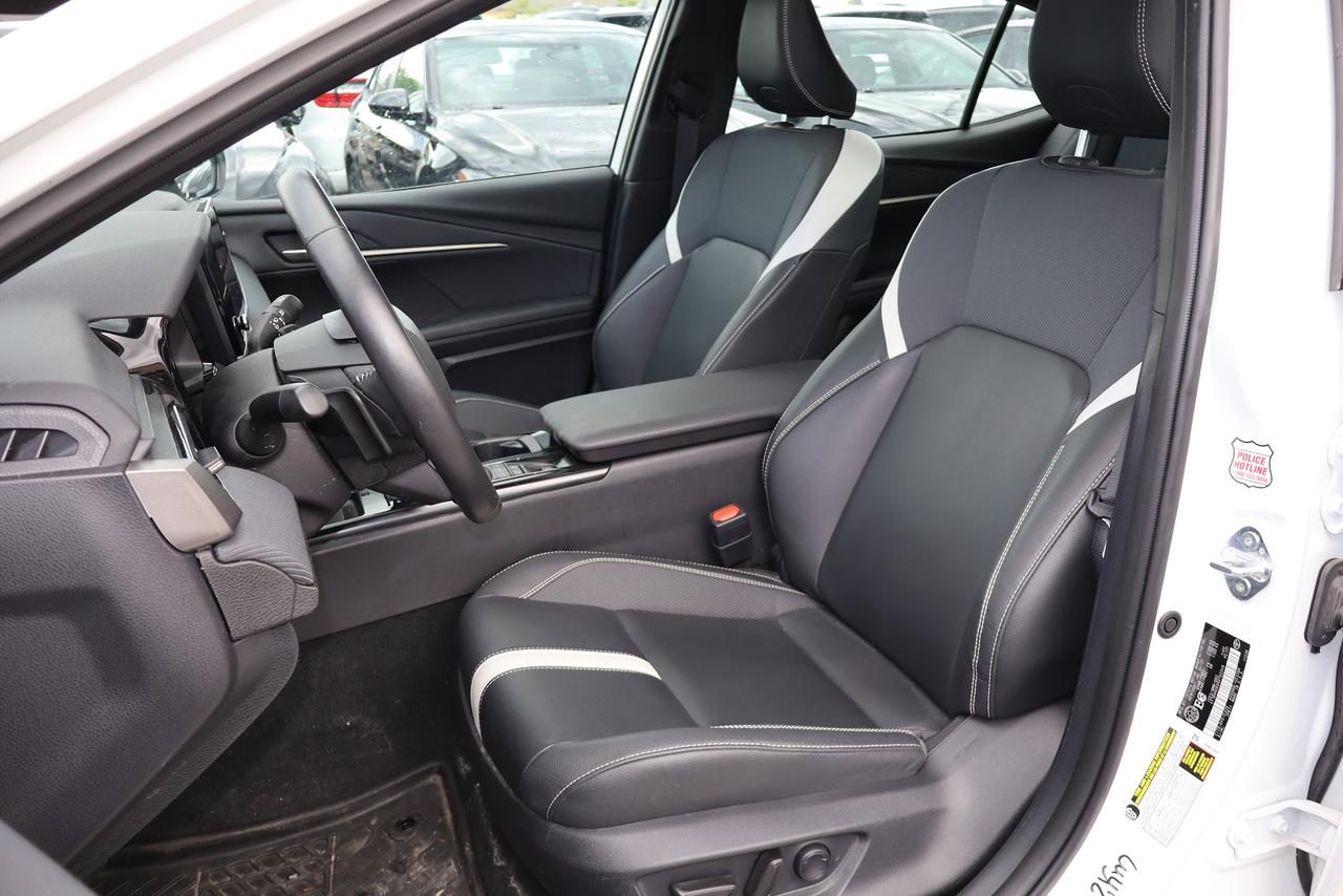 2025 Toyota Camry SE Hybrid Photo