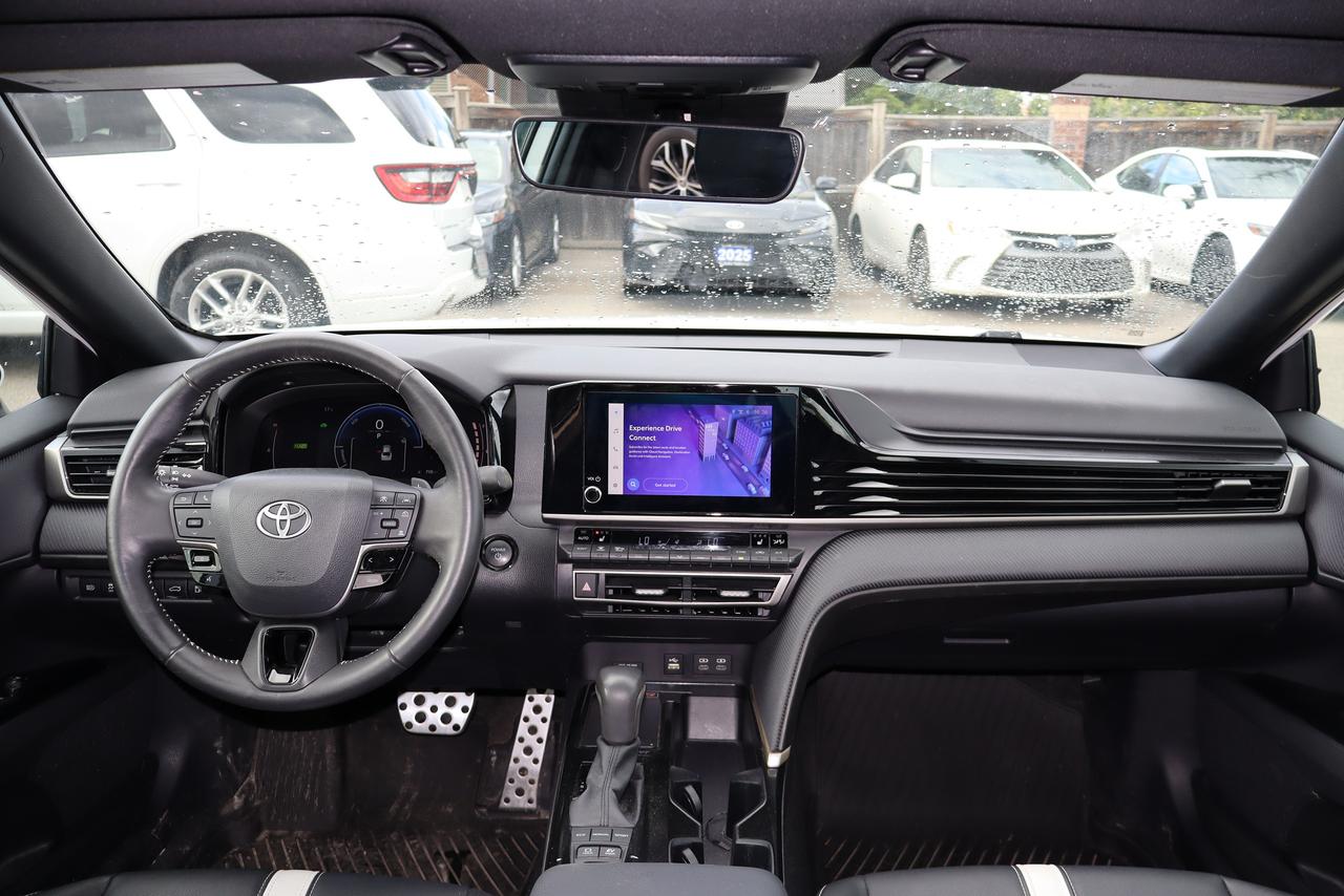 2025 Toyota Camry SE Hybrid Photo