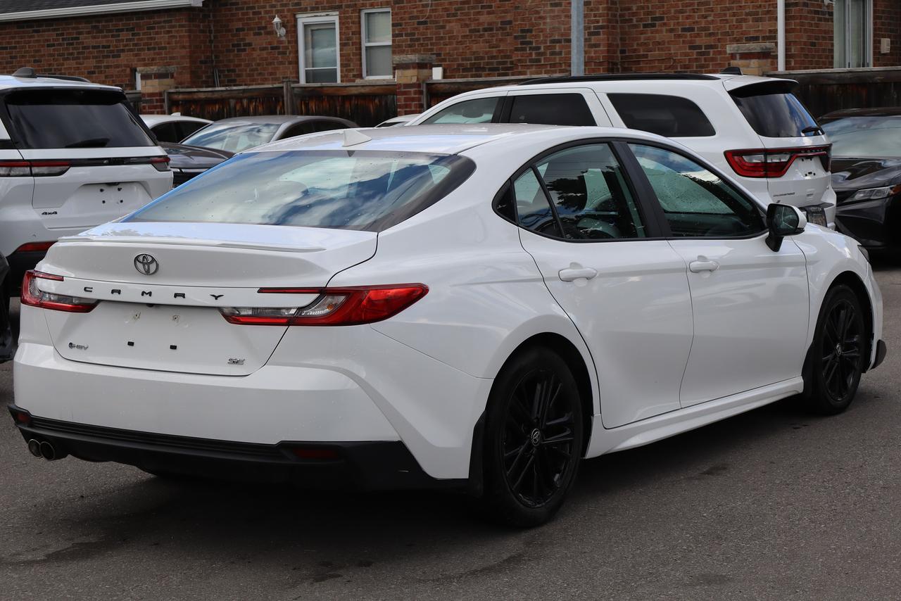 2025 Toyota Camry SE Hybrid Photo