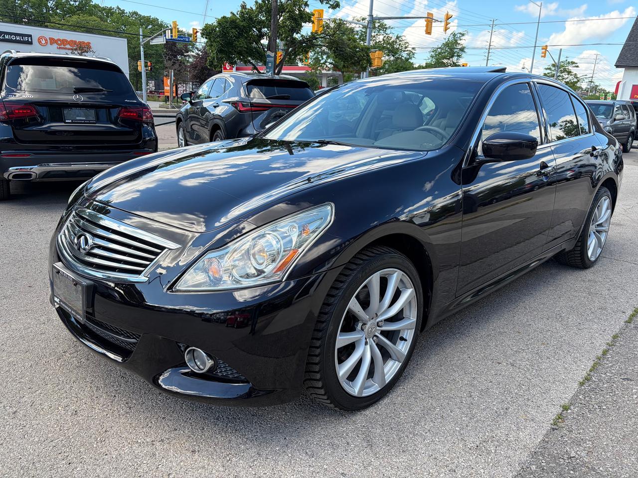 <p>Black on Ivory leather power Heated Seats, Power moon roof, Navigation System, rear view camera, keyless go, Alloy wheels, blue tooth, USB and auxiliary Connectivity, Bose sound system, this vehicle was involved in an accident and repaired to the specs,&nbsp; Price includes Ontario Ondrive Safety certificate, Administration fee and Omvic fee, for more detailed information p[lease call 905 823 5535&nbsp; or email us at sales@mac.ca.</p>