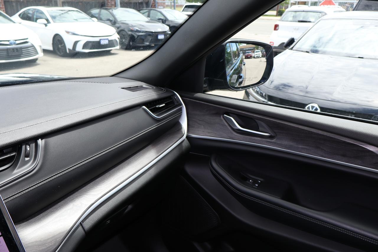 2024 Jeep Grand Cherokee Limited 6 Passenger Photo