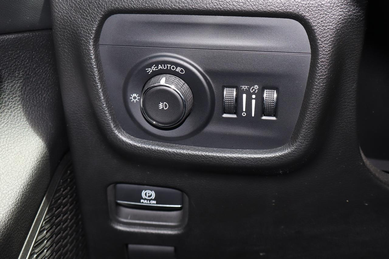 2024 Jeep Grand Cherokee Limited 6 Passenger Photo