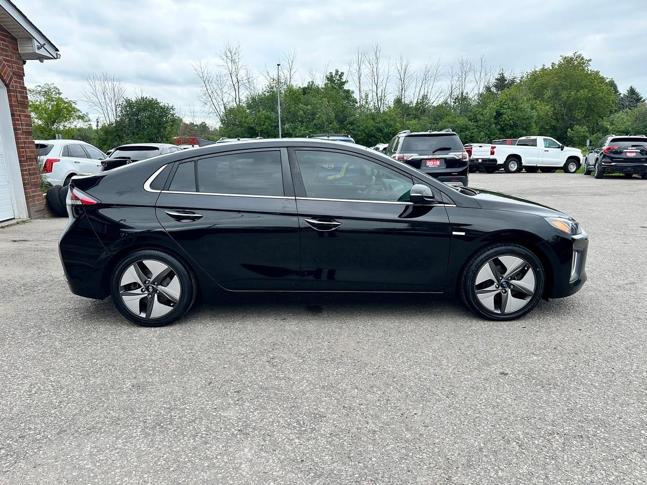 2020 Hyundai IONIQ Ultimate HTD-Leather Sunroof NAV XM BackupCam A/C Photo4
