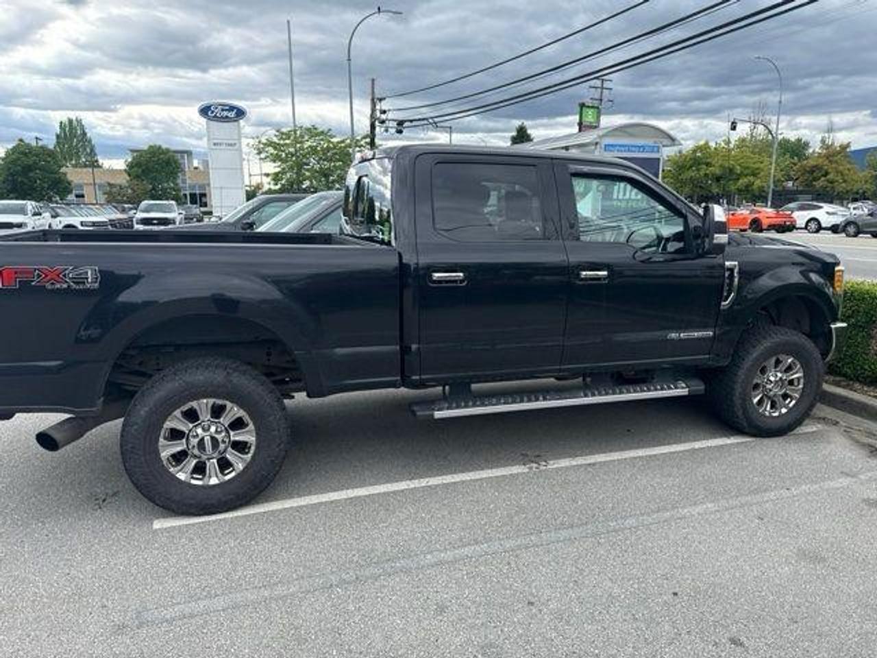 2017 Ford SUPER DUTY F-350 SRW 4WD Crew Cab 176" Lariat - Photo #3