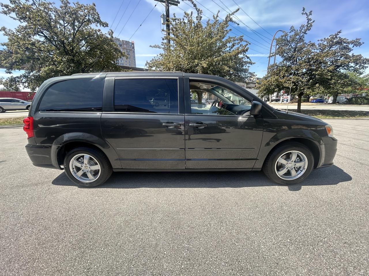 2012 Dodge Grand Caravan 4dr Wgn SXT Photo