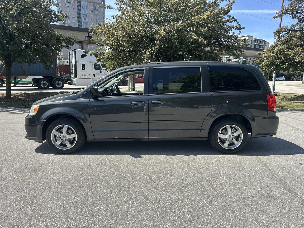 2012 Dodge Grand Caravan 4dr Wgn SXT - Photo #2