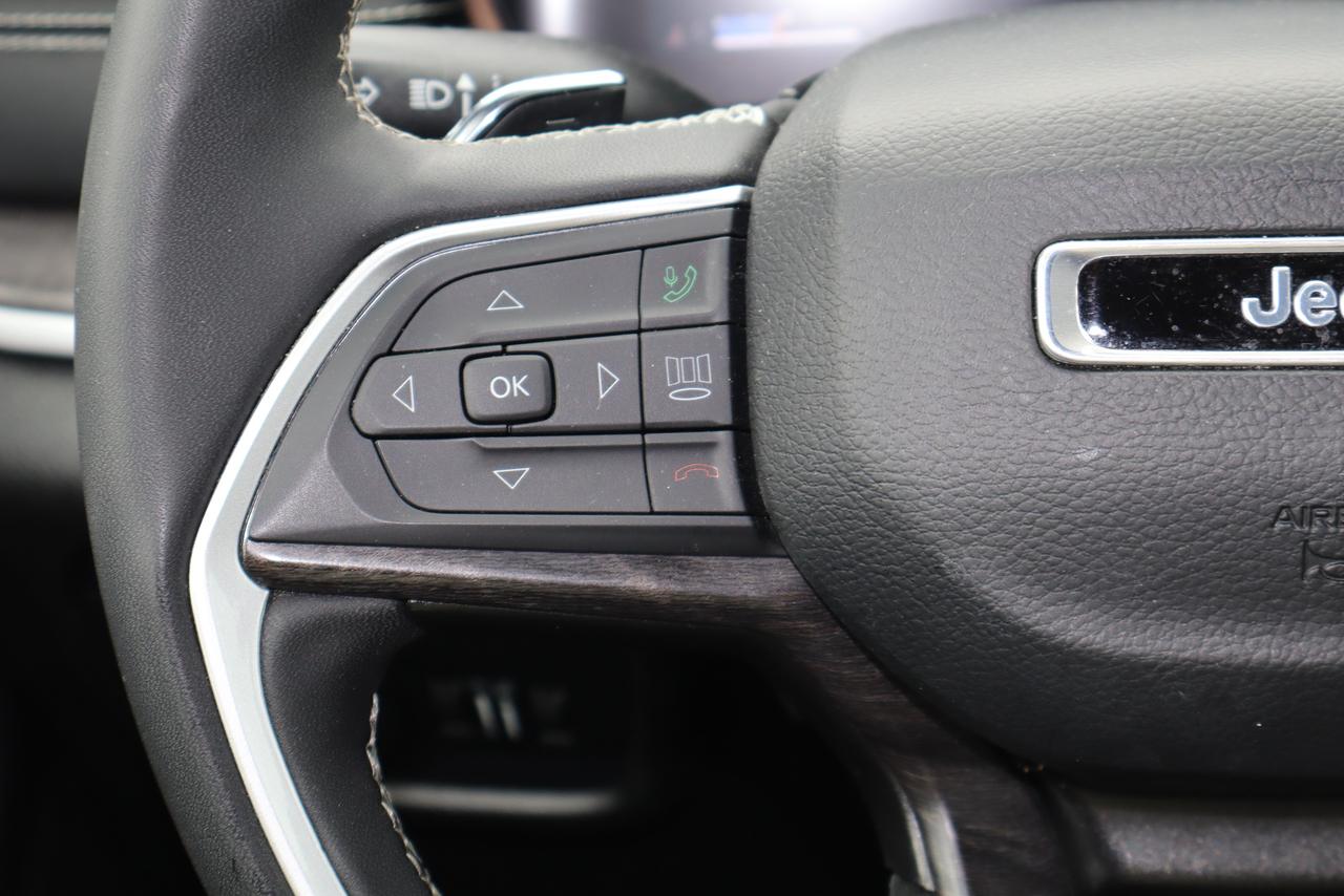 2024 Jeep Grand Cherokee LIMITED 4X4 Photo