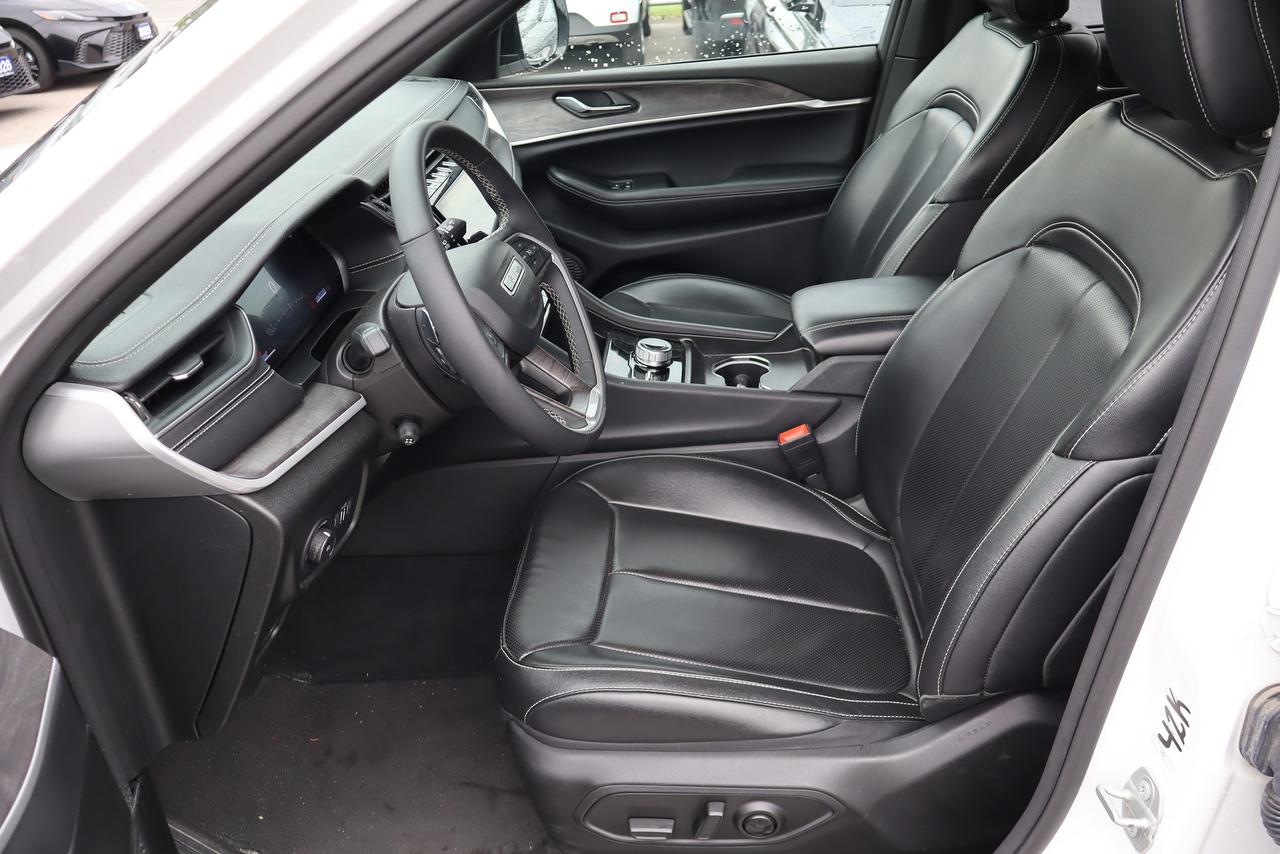 2024 Jeep Grand Cherokee LIMITED 4X4 Photo