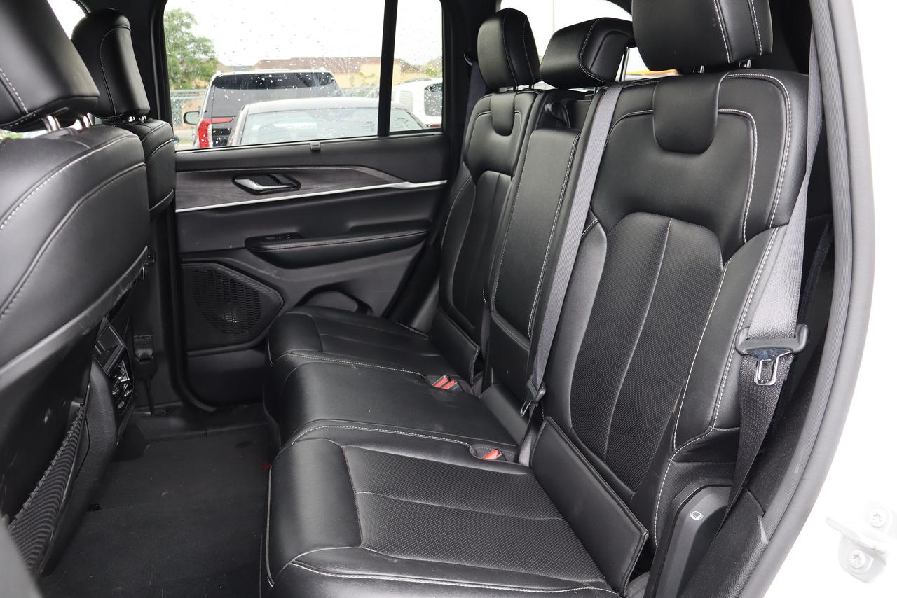 2024 Jeep Grand Cherokee LIMITED 4X4 Photo