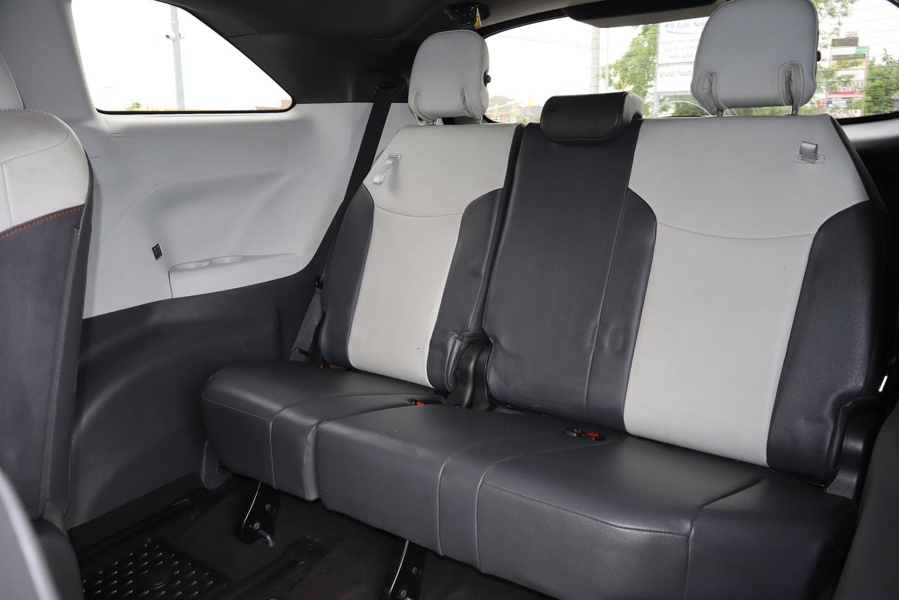 2021 Toyota Sienna XSE 7 PASSNGER Photo