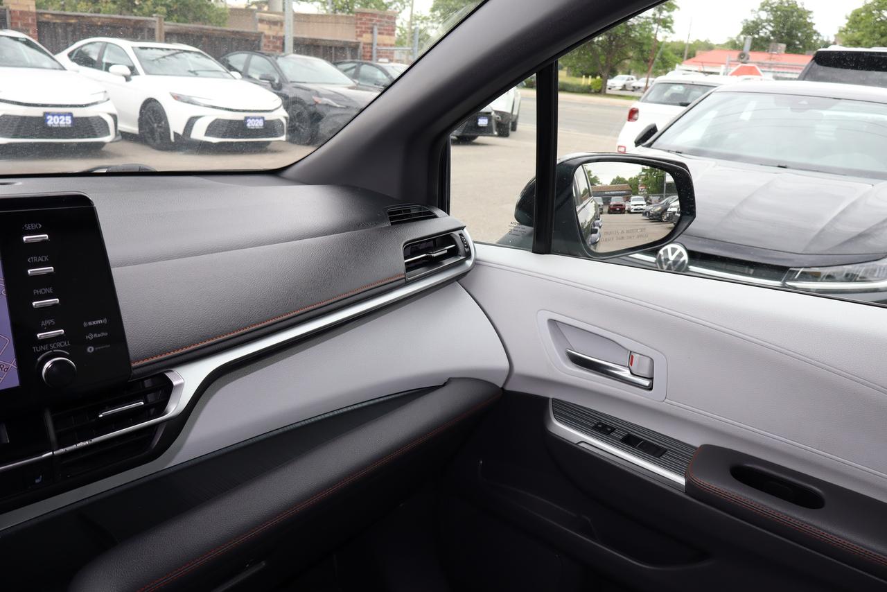 2021 Toyota Sienna XSE 7 PASSNGER Photo