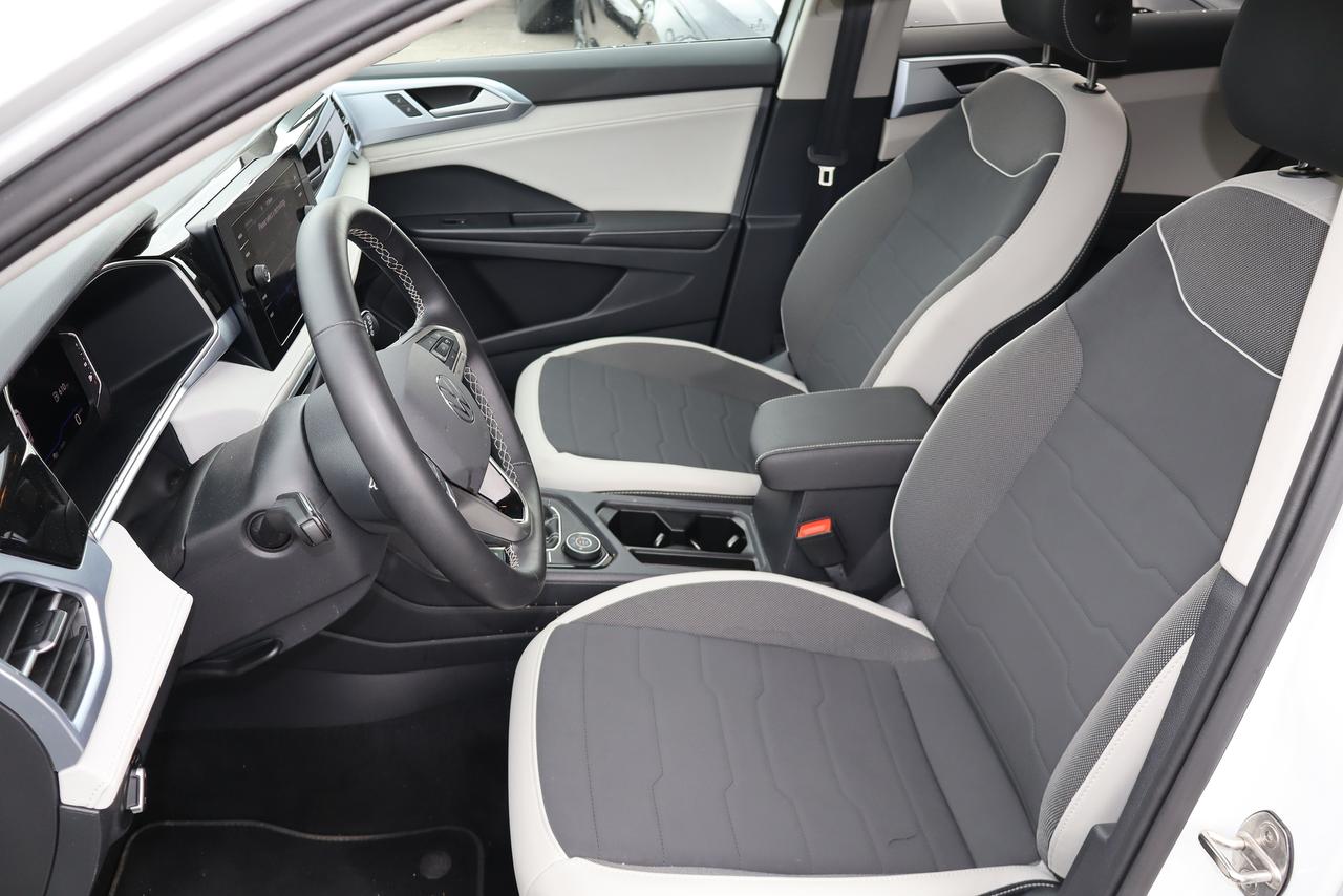 2025 Volkswagen Taos Comfortline 4Motion Photo