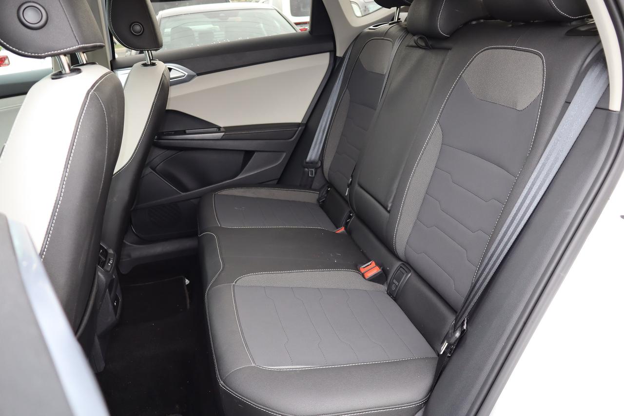 2025 Volkswagen Taos Comfortline 4Motion Photo