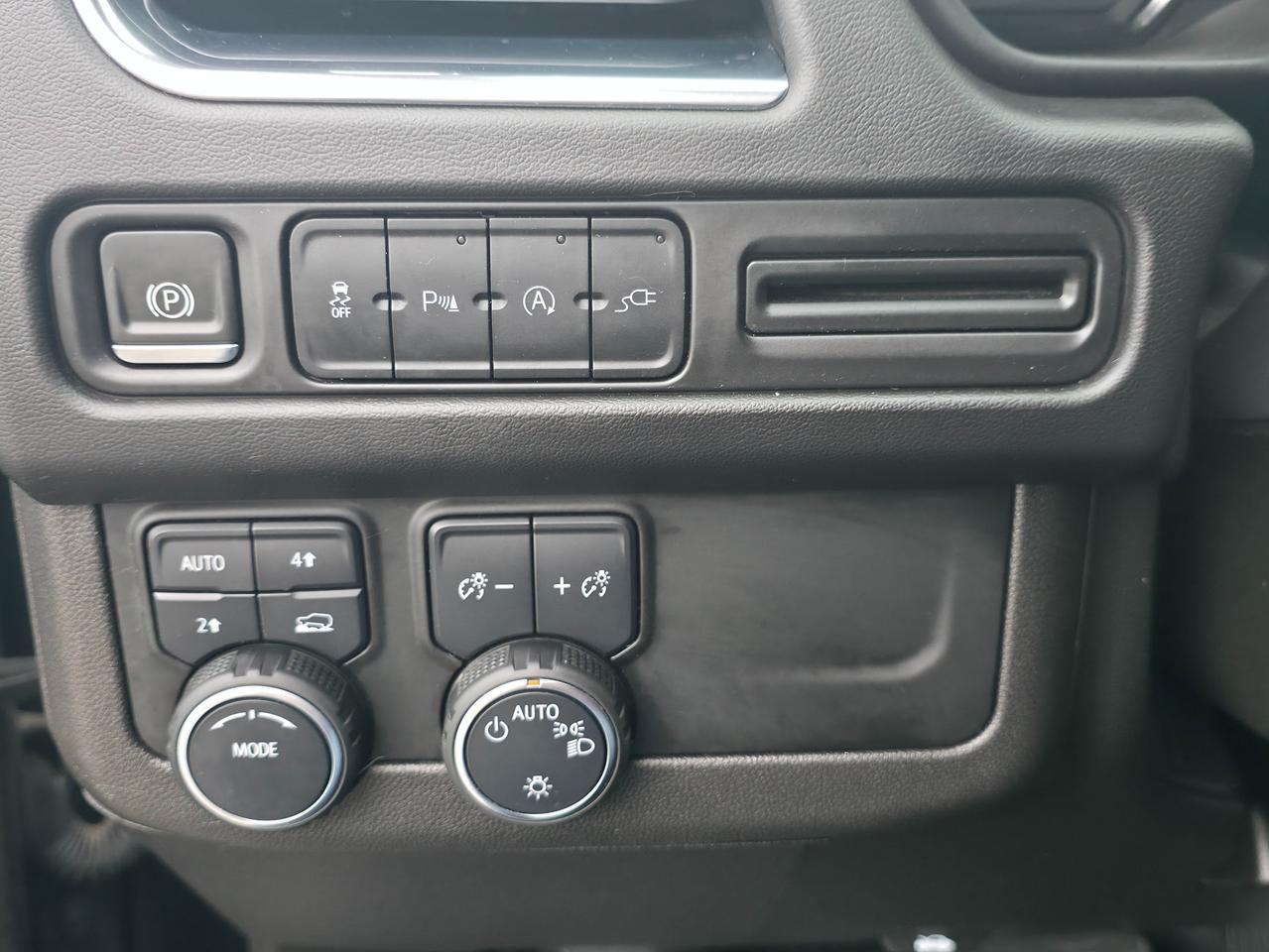 2021 Chevrolet Suburban 4WD LS *DURAMAX POWERED* Photo