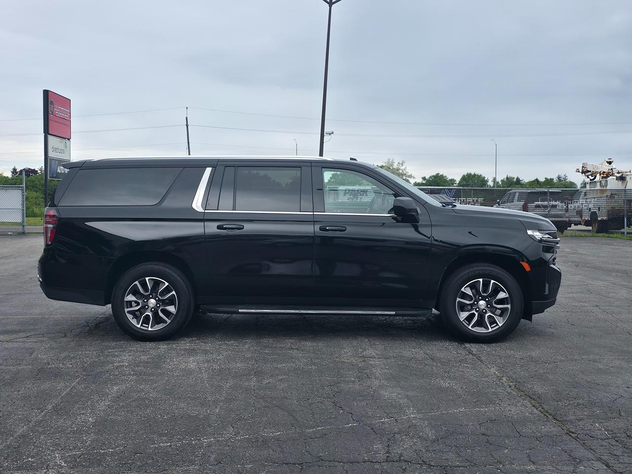 2021 Chevrolet Suburban 4WD LS *DURAMAX POWERED* Photo3