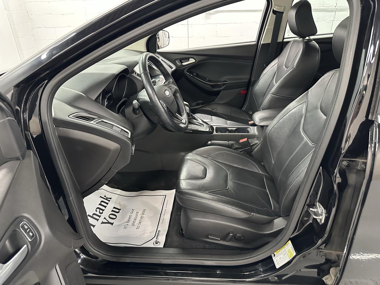 2018 Ford Focus Titanium | CLEAN CARFAX | SUNROOF | REMOTE START Photo25