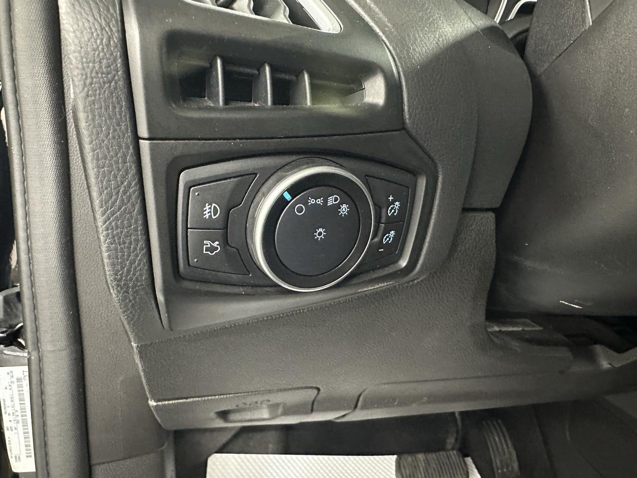 2018 Ford Focus Titanium | CLEAN CARFAX | SUNROOF | REMOTE START Photo30