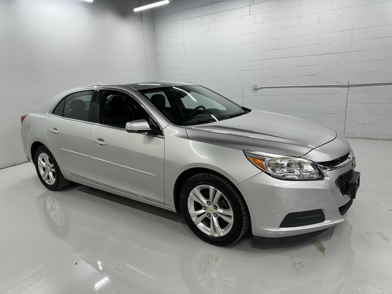 2015 Chevrolet Malibu 4dr Sdn LT w/1LT Photo3