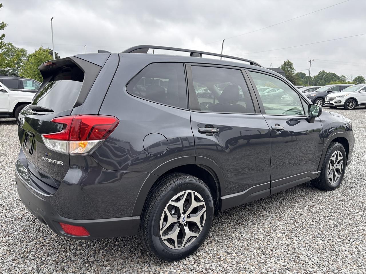 2019 Subaru Forester Premium ~CLEAN CARFAX~PANO-ROOF~ Photo4