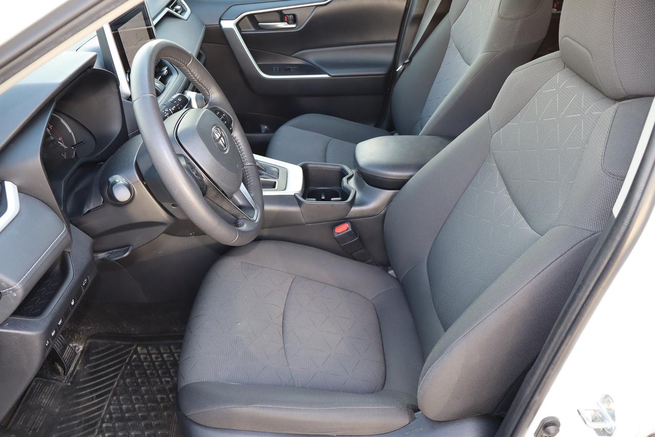 2023 Toyota RAV4 XLE AWD Photo