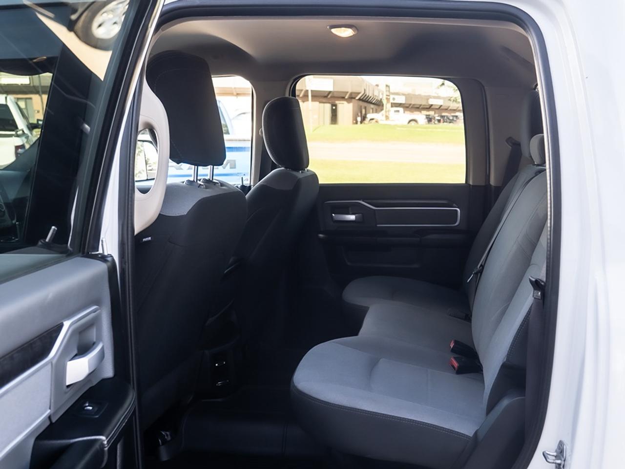 2020 RAM 2500 Big Horn 4x4 Crew Cab Photo17
