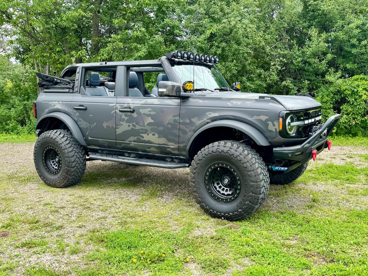 2021 Ford Bronco Outer Banks Advanced 4x4 Lifted | Whipple Tuned Photo