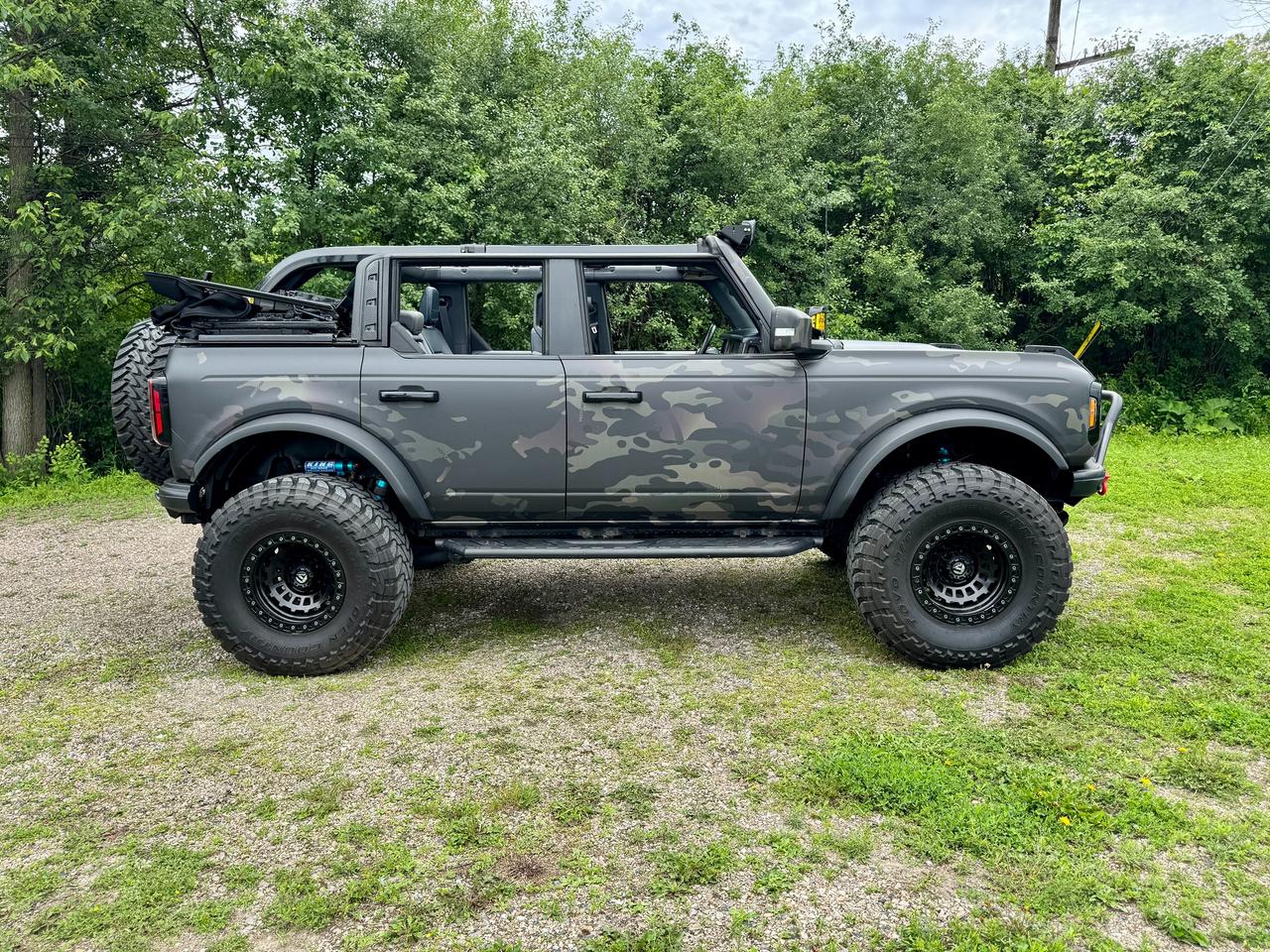 2021 Ford Bronco Outer Banks Advanced 4x4 Lifted | Whipple Tuned Photo4