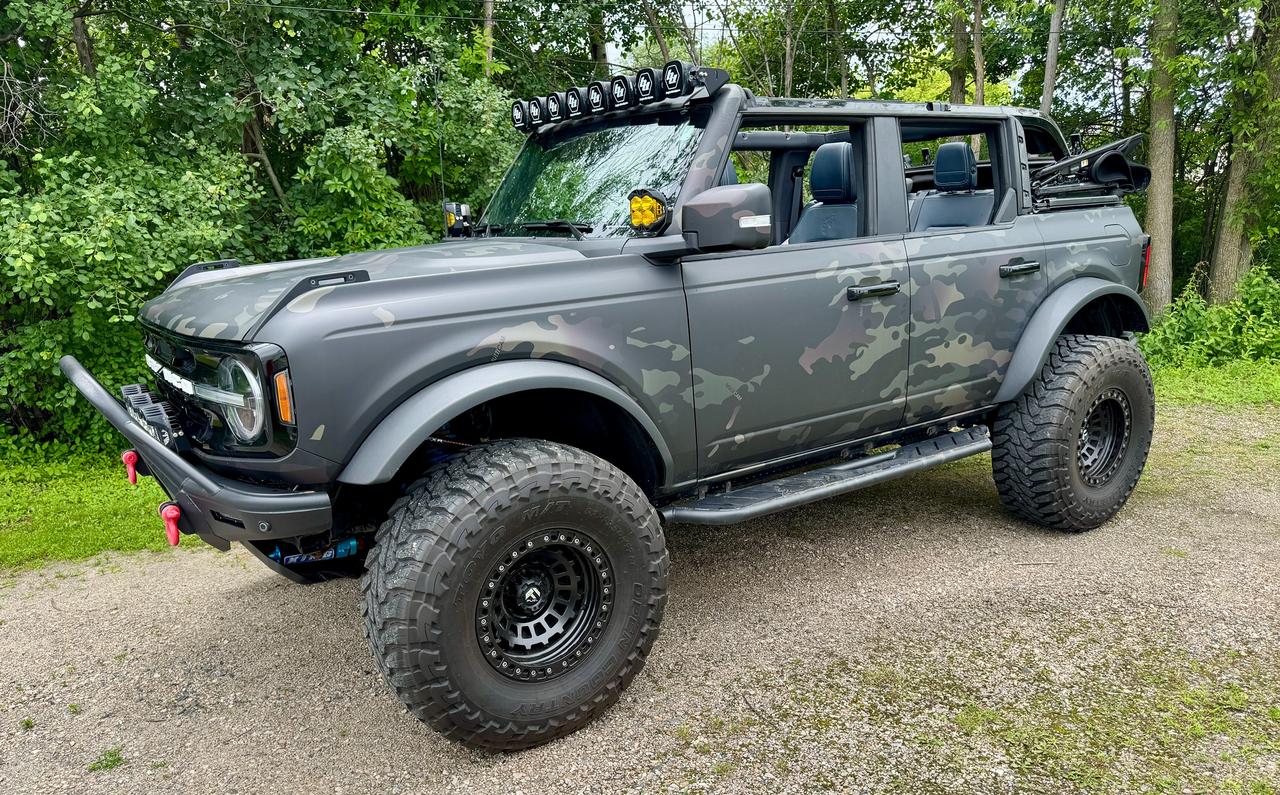2021 Ford Bronco Outer Banks Advanced 4x4 Lifted | Whipple Tuned Photo