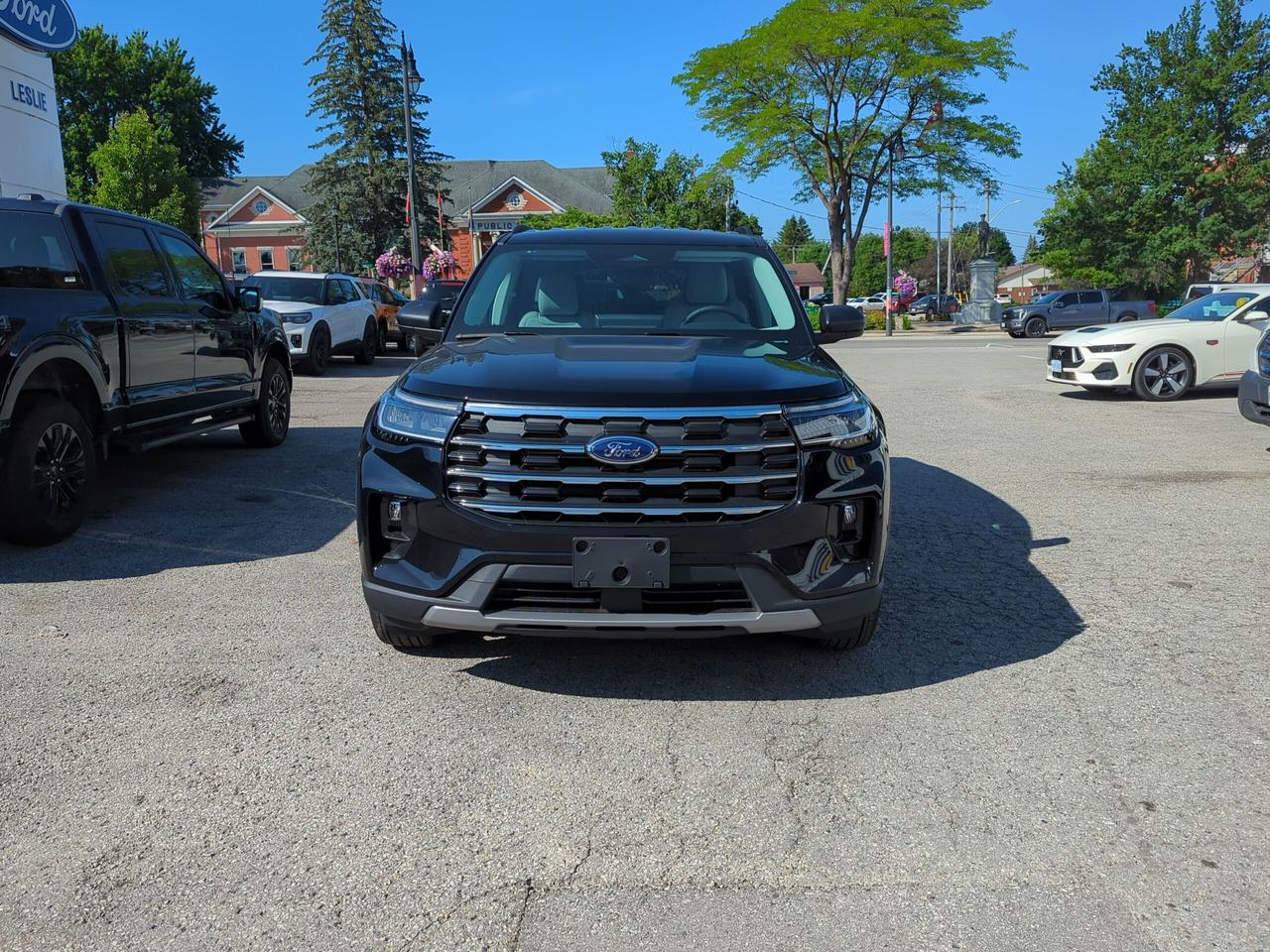 2026 Ford Explorer Active 4WD Photo1