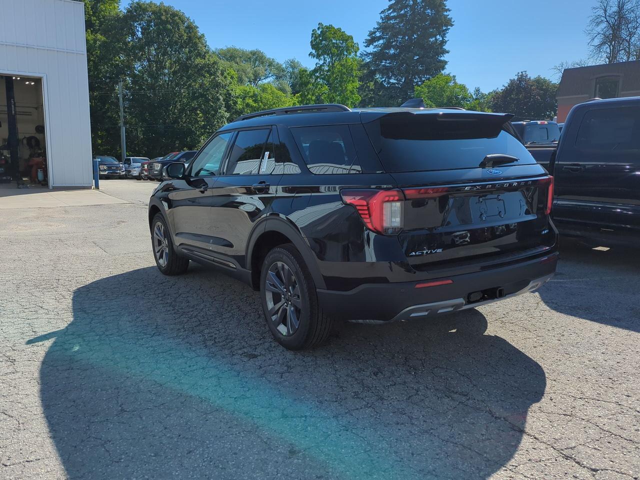 2026 Ford Explorer Active 4WD Photo3