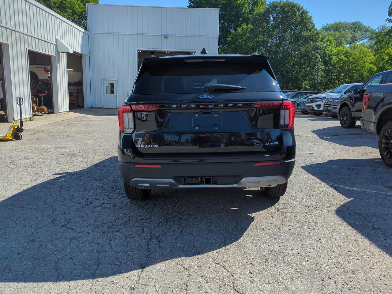 2026 Ford Explorer Active 4WD Photo4