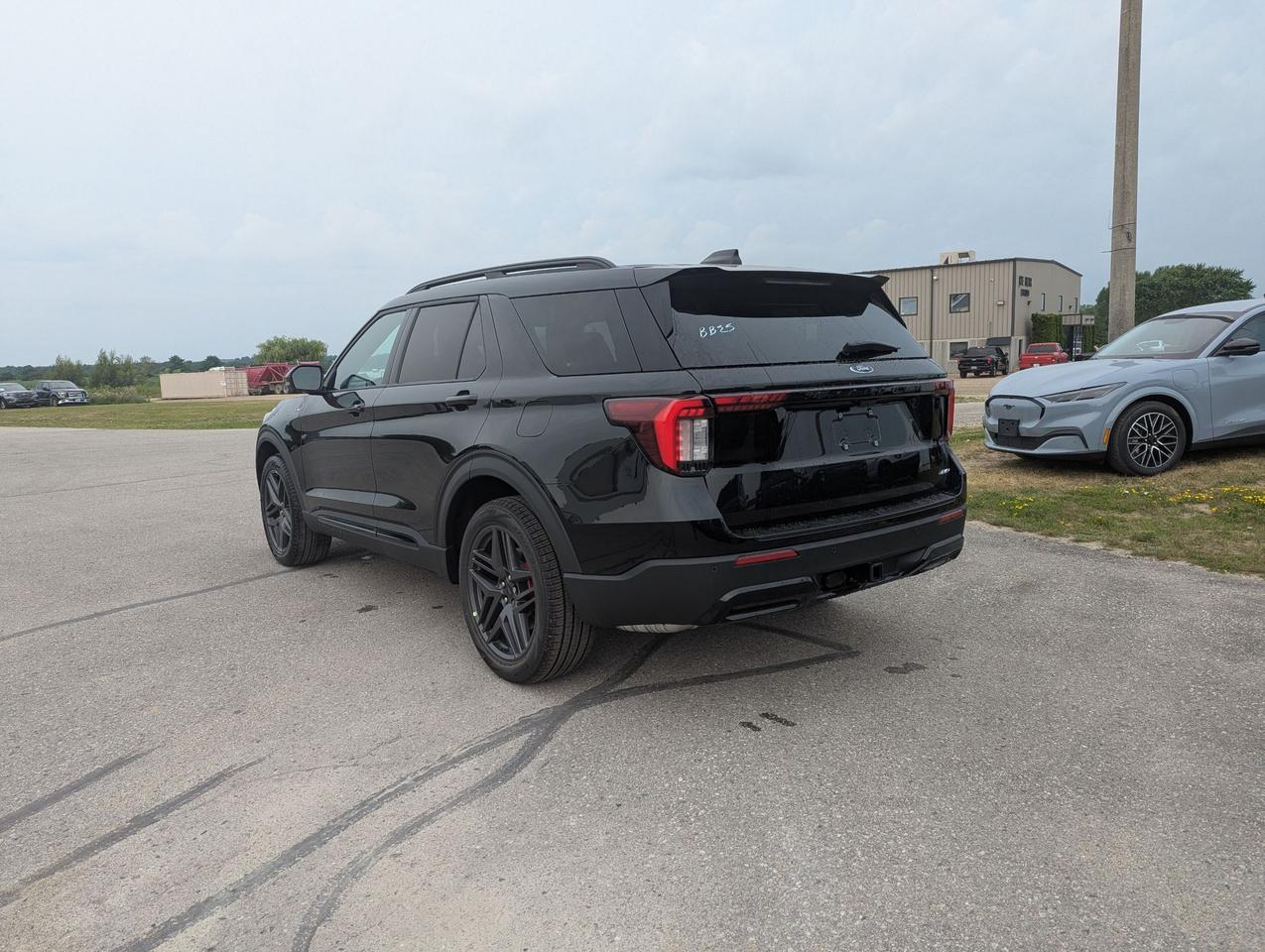 2026 Ford Explorer ST-Line 4WD Photo3