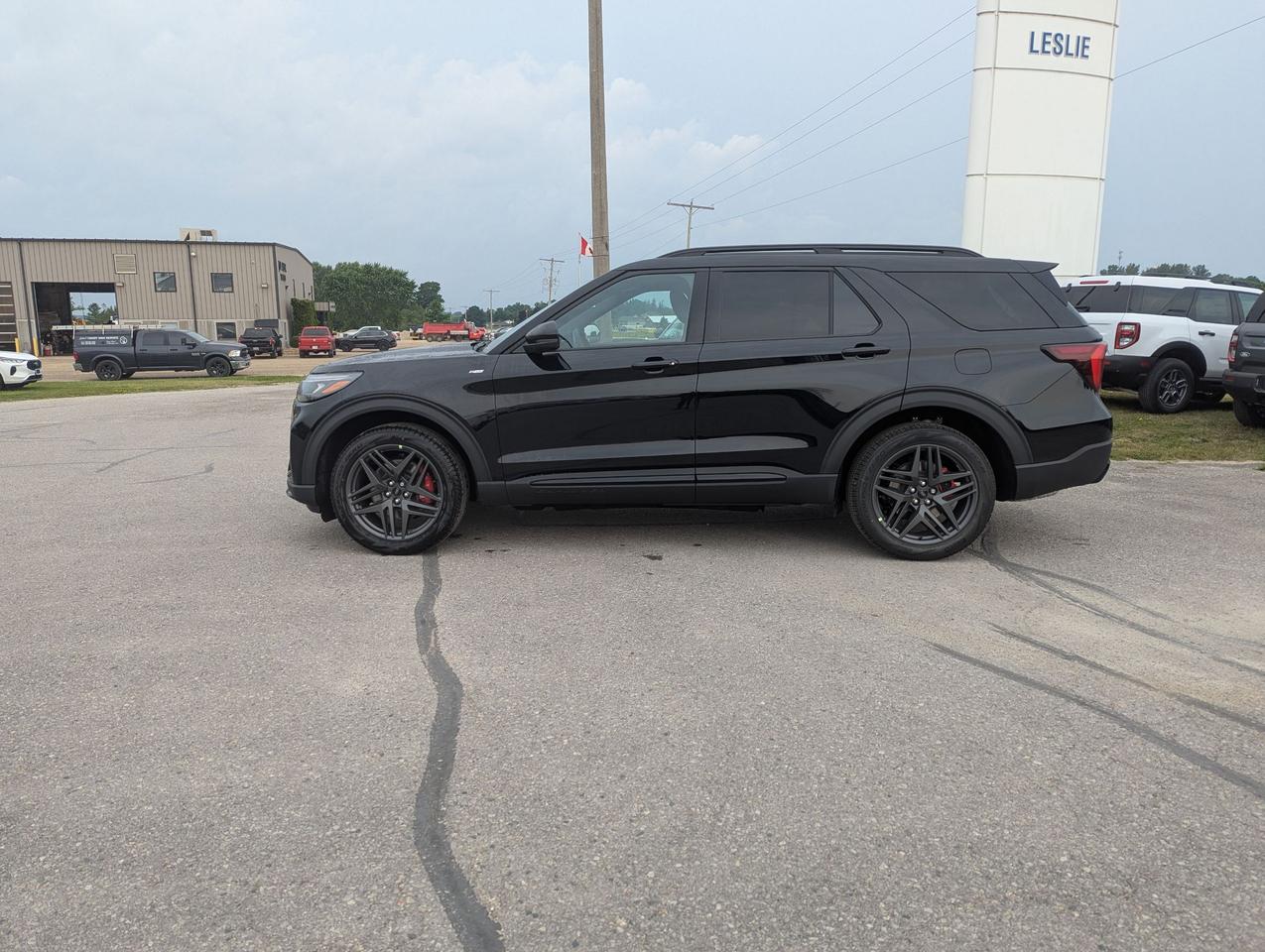 2026 Ford Explorer ST-Line 4WD Photo2