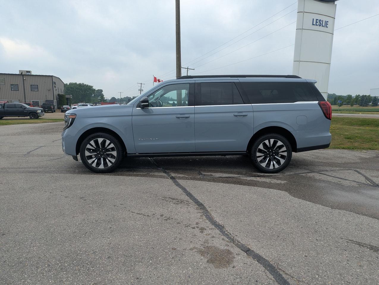 2027 Ford Expedition Platinum 4x4 Photo2